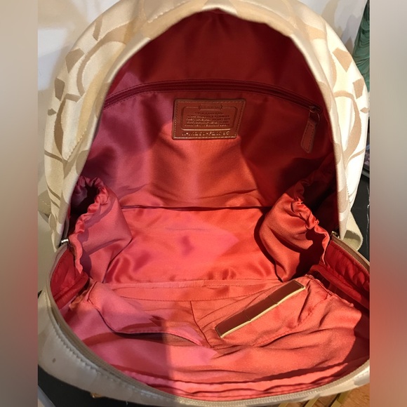 COACH Poppy Backpack π₯πβ€οΈ - Picture 5 of 17